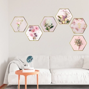 Set quadri esagonali fiori rosa cornici dorate e scritta YOU AND ME per decoro casa