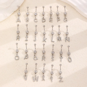 Set di 26 piercing all'ombelico in acciaio inox con ciondoli a lettere A-Z e cristalli
