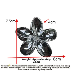 Detail of 8cm black plumeria hair claw clip showing size dimensions and 22.4g weight
