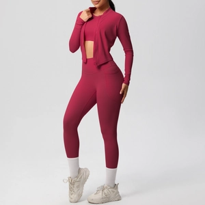 Dreiteiliges burgunderrotes Yoga-Set mit Zip-Jacke, Sport-Bra und High-Waist-Taschen-Leggings