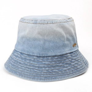 Chapeau bob en jean délavé bleu clair avec plaque métallique et protection solaire