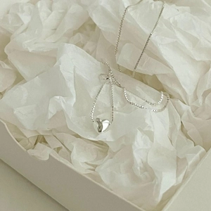 Close-up of 925 sterling silver heart necklace displayed in a white gift box