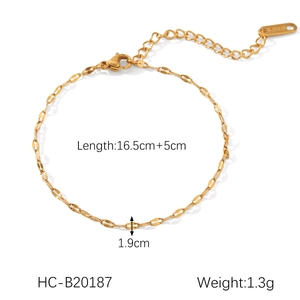 Detail of 18K gold stainless steel chain with lobster clasp and adjustable extension link