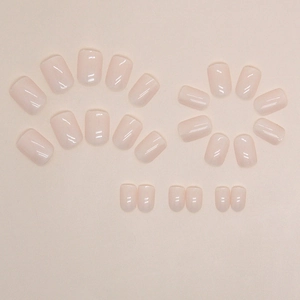 Set de 24 faux ongles carrés rose nude brillant en longueur moyenne pour un look naturel