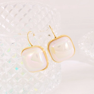 Boucles d'oreilles carrées vintage plaquées or avec perles irisées sur verre texturé