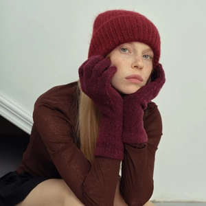Burgundy wool blend knit gloves and beanie hat set for women with touchscreen fingers