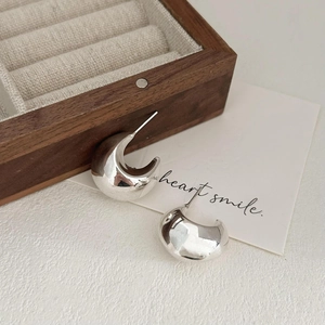 S925 sterling silver chunky C-shaped hoop earrings with mirror polished finish