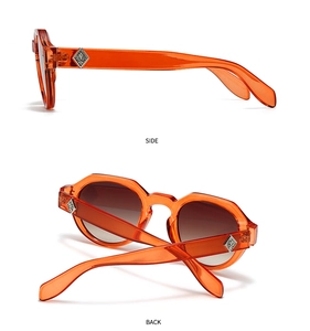 Detailansicht der Retro-Sonnenbrille mit schmalem orangefarbenem transparentem Rahmen
