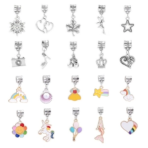 Detailed assortment of 20 alloy charm pendants including snowflake and rainbow motifs