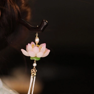 Spilla per capelli tradizionale cinese con loto rosa e nappe di perle bianche