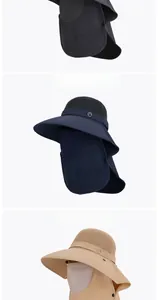 Detailansicht der abnehmbaren Gesichtsmaske und des Nackenschutzes an einem Sonnenhut