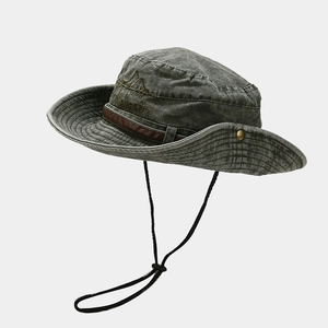 Cappello outdoor in tela lavata grigio scuro con ricamo e dettaglio cinturino in pelle