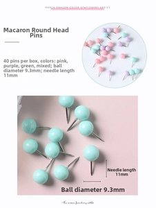 Détail de punaises macaron de 9,3 mm avec des pointes en métal de 11 mm pastel
