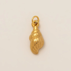 Elegant gold shell pendant beach style necklace made of high-quality titanium steel