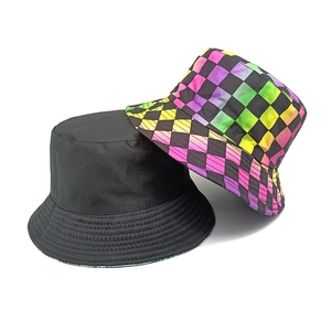 Chapeau bob classique noir et bob à damier dégradé coloré pour protection solaire