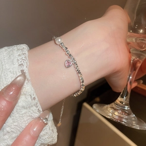 Elegante braccialetto di perline con cristallo rosa a cuore e perla bianca al polso