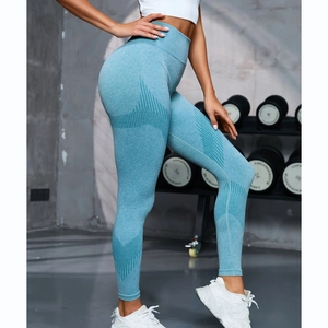 Dettaglio dei leggings da yoga senza cuciture a vita alta blu mélange con texture push-up