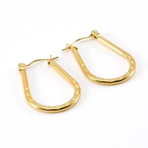 Boucles d'oreilles dorées en forme de U au style vintage avec texture métallique martelée