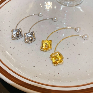 Minimalist flower and pearl drop earrings in gold and silver finish for women