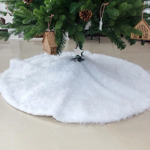 White faux fur Christmas tree skirt decorative plush round carpet for tree base decor