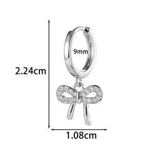Boucles d'oreilles nœud en argent avec zircons et mesures de taille précises