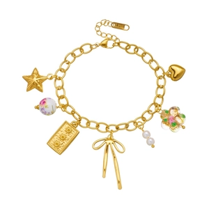 Bracelet doré en acier inoxydable avec pampilles étoiles, cœurs, nœuds et perles florales