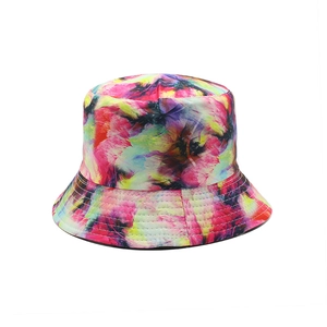 Wende-Anglerhut mit Paisley-Muster und buntem Graffiti-Design im Tie-Dye-Stil