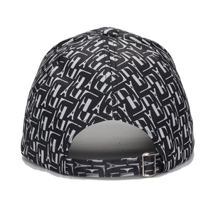 Sangle arrière réglable d'une casquette de baseball noire et blanche avec imprimé Paris