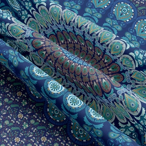 Gros plan sur le tissu mandala avec motifs cachemire détaillés et texture textile fine