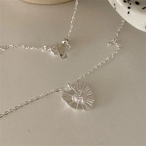 Minimalist S925 sterling silver heart necklace with sunray texture and zircon stone
