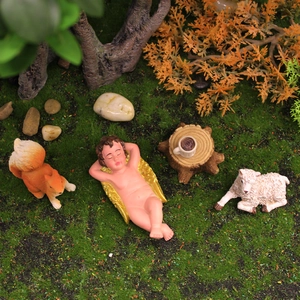 Micro landschap tuin set met gouden vleugels engel, eekhoorn, schaap en boomstomp