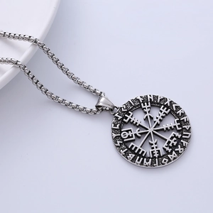 Pendente bussola Vegvisir vichingo norreno in acciaio inossidabile con collana a catena