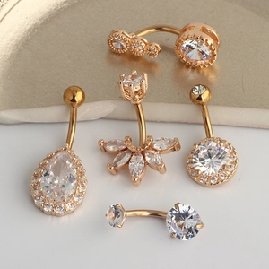 Lot de 5 piercings de nombril en or rose avec divers zircons en forme de goutte et ronds