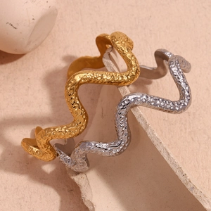 Stainless Steel Hammered Wave Open Bangle 18K Gold Plated Minimalist Snake Shaped Cuff Bracelet Adjustable Fashion Jewelry For Women