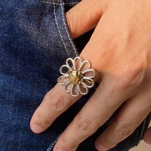 Elegant 18K gold and silver two-tone stainless steel daisy flower open ring for women