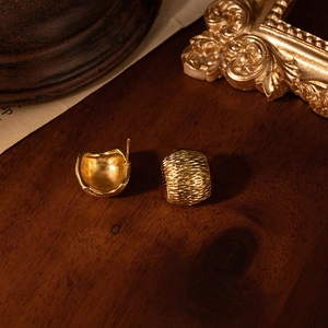 Minimalist C-shaped titanium steel gold stud earrings with vintage woven texture