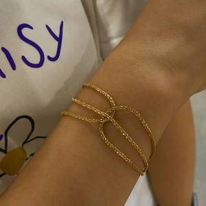 Minimalist gold-plated triple layer cauliflower chain bracelet with frosted texture