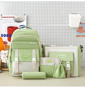 Detailliertes 5-teiliges Schulranzen-Set in Grün und Beige mit Rucksack und Bärchen