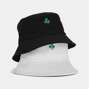 Bobs en coton noir et blanc avec broderie de trèfle vert pour la protection solaire