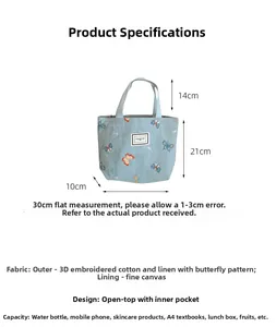 Vue détaillée du sac cabas bleu clair avec broderie papillon et dimensions précises