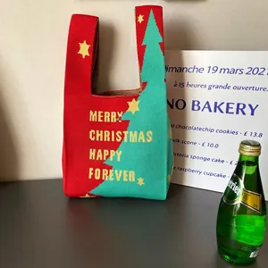 Sac à main de Noël en tricot avec motif sapin festif et design contrasté rouge-vert