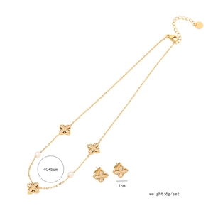 Detail view of flower necklace set with 40+5cm length and 1cm stud earring size