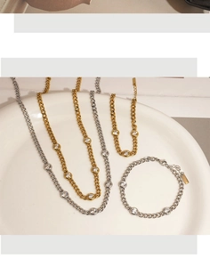 Detail of Cuban chain jewelry set with round cubic zirconia in gold and silver finish