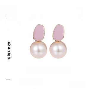 Detailed view of pink geometric earrings with pearls, size 4.1x2cm and 925 silver needles