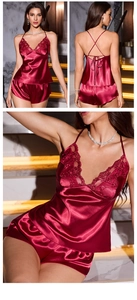 Détail d'un ensemble pyjama en soie bordeaux avec col en V en dentelle et dos croisé