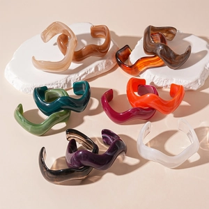 Irregular wavy acrylic bangle bracelets with marbled resin texture in various colors