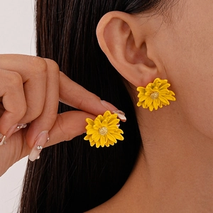 Fresh yellow daisy flower stud earrings for women with detailed 3D petal texture