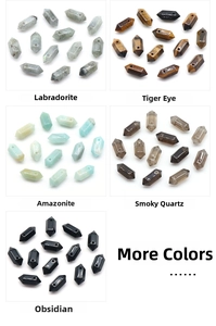 Dettagli di ciondoli esagonali in pietra naturale come labradorite e occhio di tigre per DIY