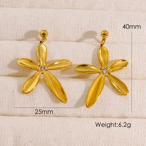 Detailed macro view of gold flower earrings with crystals, 40mm length and 6.2g weight