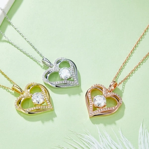Collier pendentif double cœur minimaliste en argent, or et or rose avec moissanite